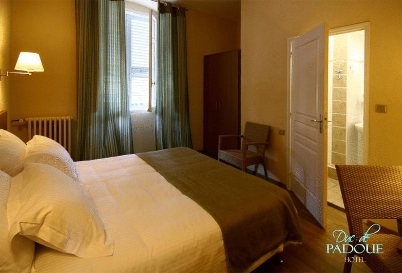 Hotel Duc De Padoue Корте Екстериор снимка