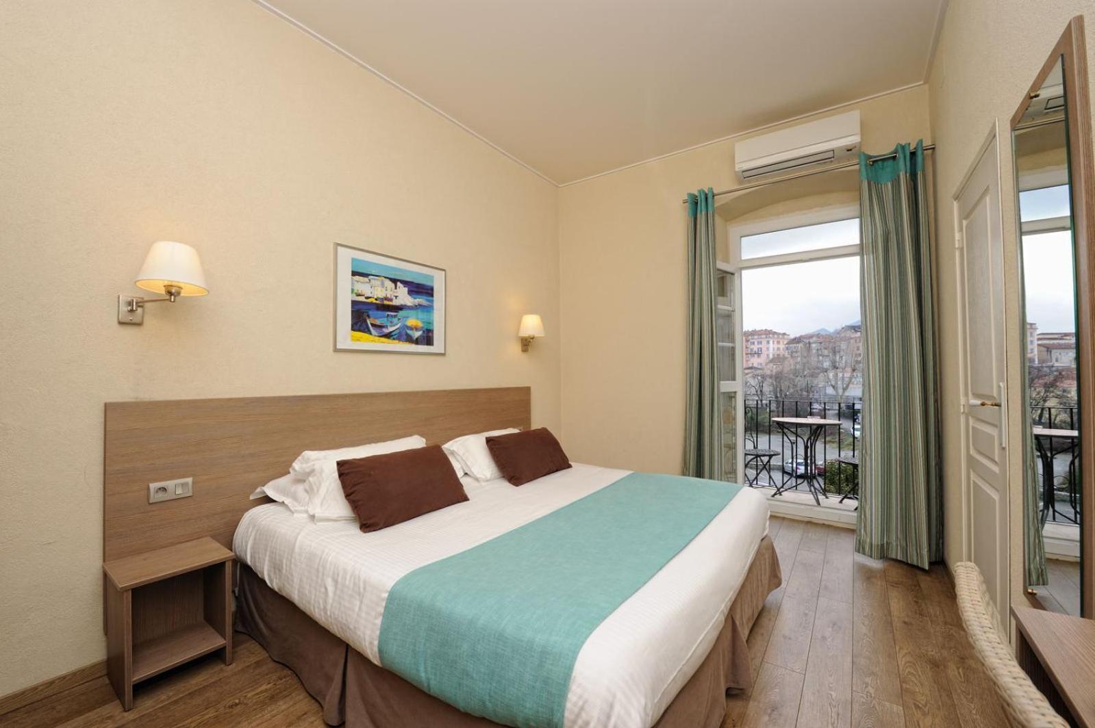 Hotel Duc De Padoue Корте Екстериор снимка