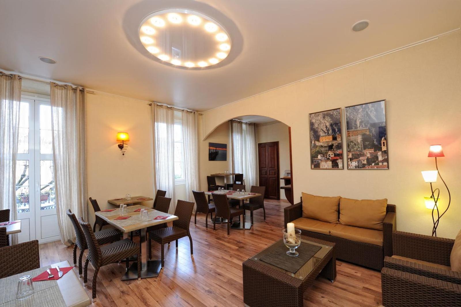 Hotel Duc De Padoue Корте Екстериор снимка