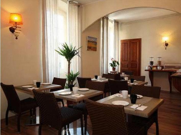 Hotel Duc De Padoue Корте Екстериор снимка